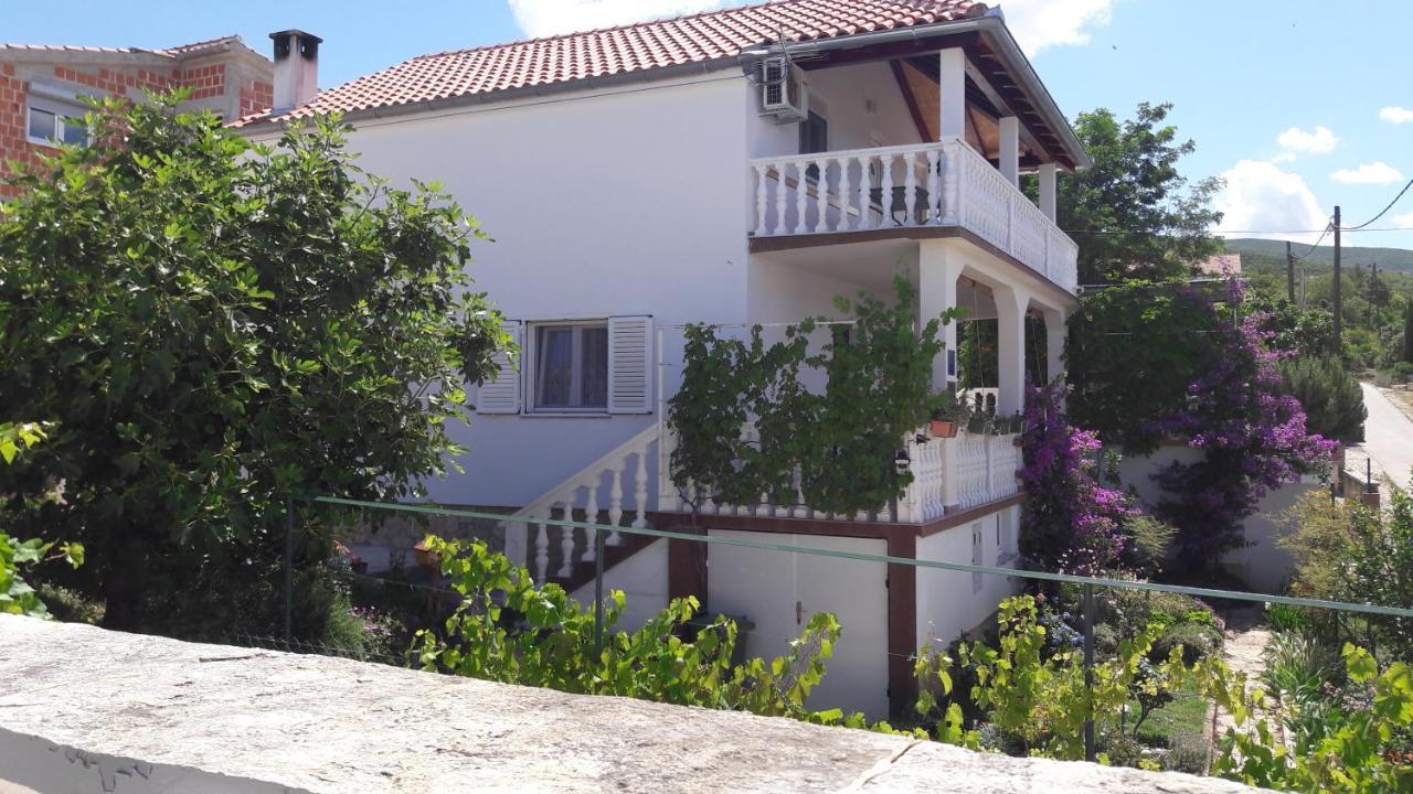 Apartment Ana Gornji Karin Luaran gambar