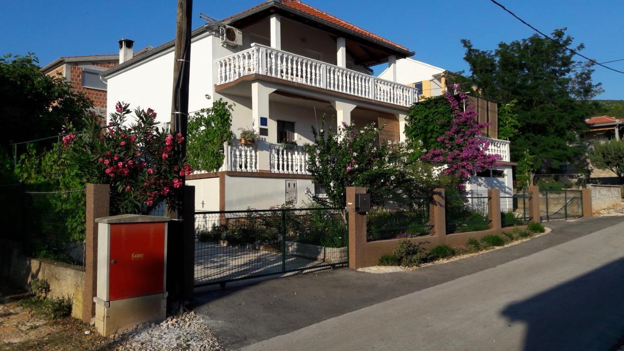 Apartment Ana Gornji Karin Luaran gambar