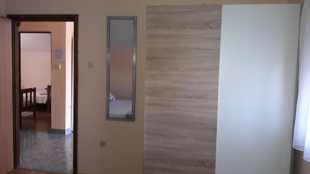 Apartment Ana Gornji Karin Luaran gambar