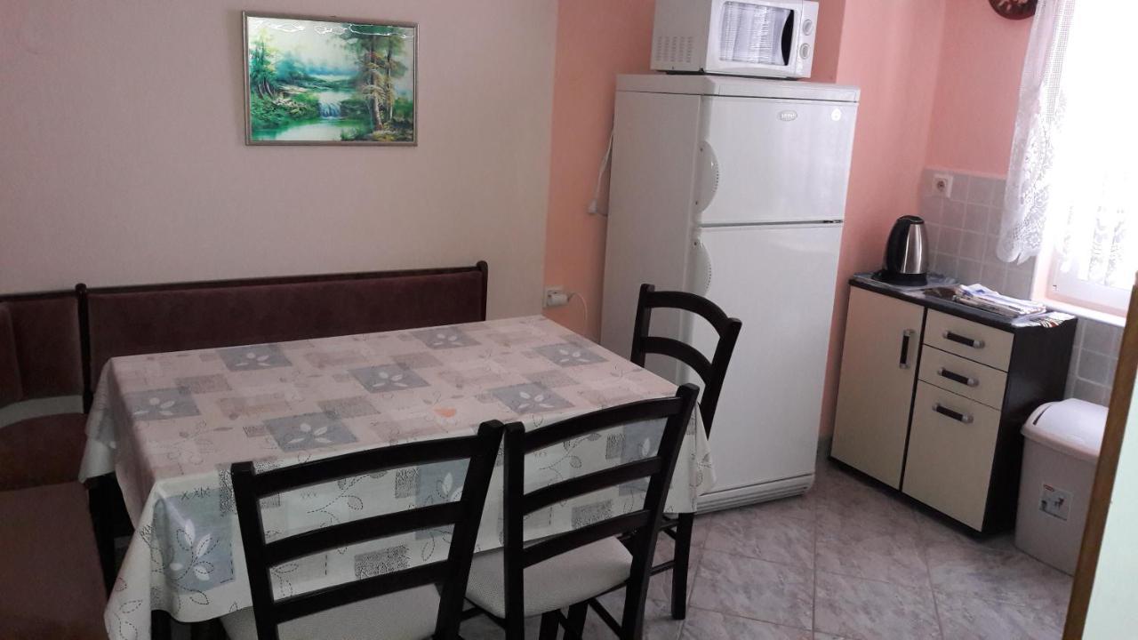 Apartment Ana Gornji Karin Luaran gambar