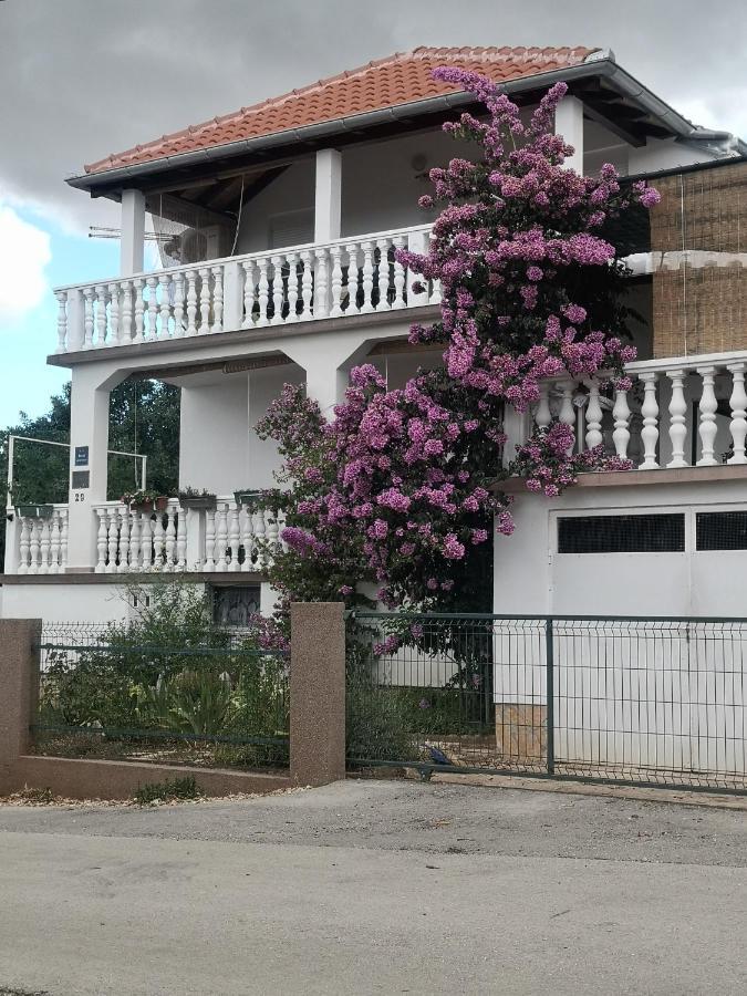 Apartment Ana Gornji Karin Luaran gambar