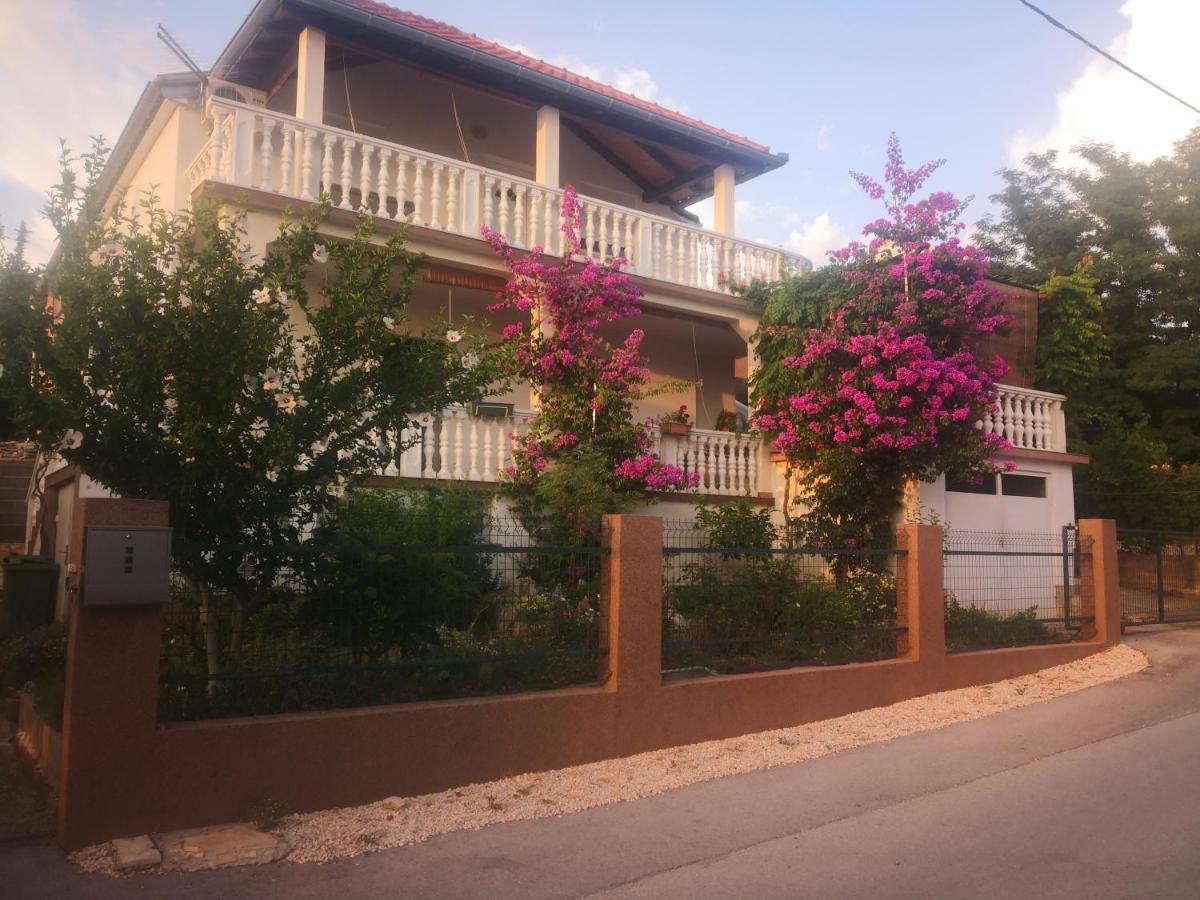 Apartment Ana Gornji Karin Luaran gambar