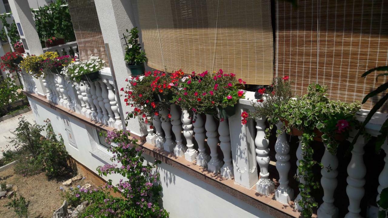 Apartment Ana Gornji Karin Luaran gambar